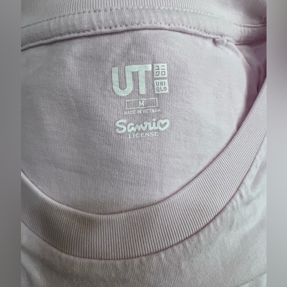 Uniqlo T-Shirt Short Sleeves with Hello Kitty in Very Light Pink Cotton. Sz M - Picture 7 of 7